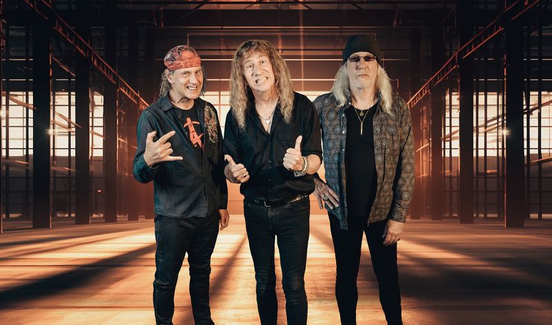 Anvil (CA)- Pounding the Past