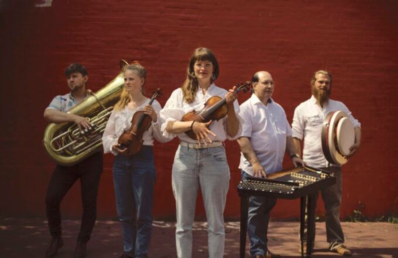 Maja Kjær si Orkester  + Fliid/McKenzie 