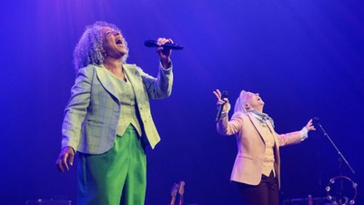 Højt til loftet: Tøsedrengene og Tone of Voice Orchestra
