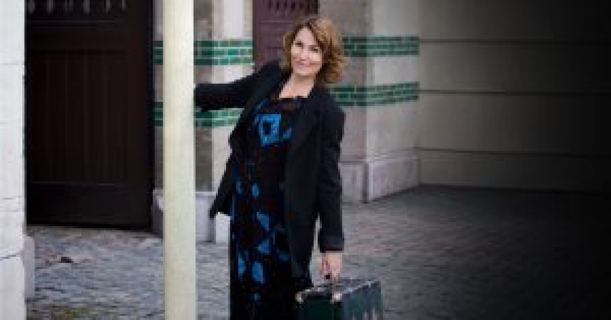 Kaya Brüel synger Jomfru Ane Band