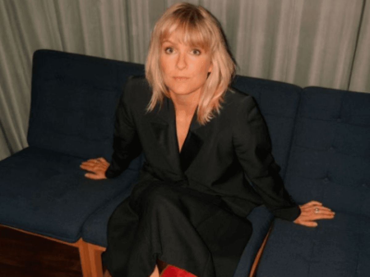 Signe Svendsen (solo) + support