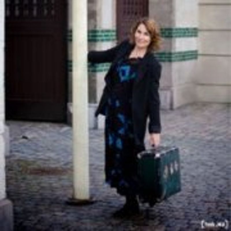 Kaya Brüel synger Jomfru Ane Band