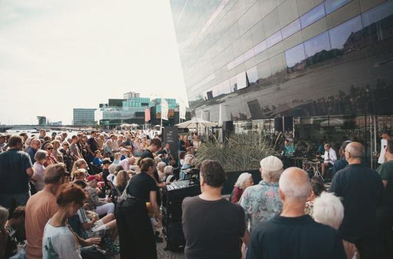 Fredagsjazz på kajen: Emil de Waal Old News