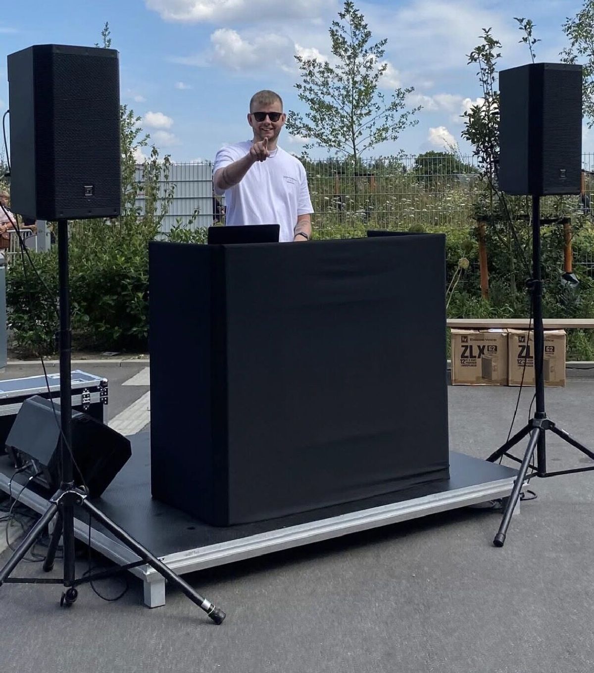 DJ Ronnie Thuesen