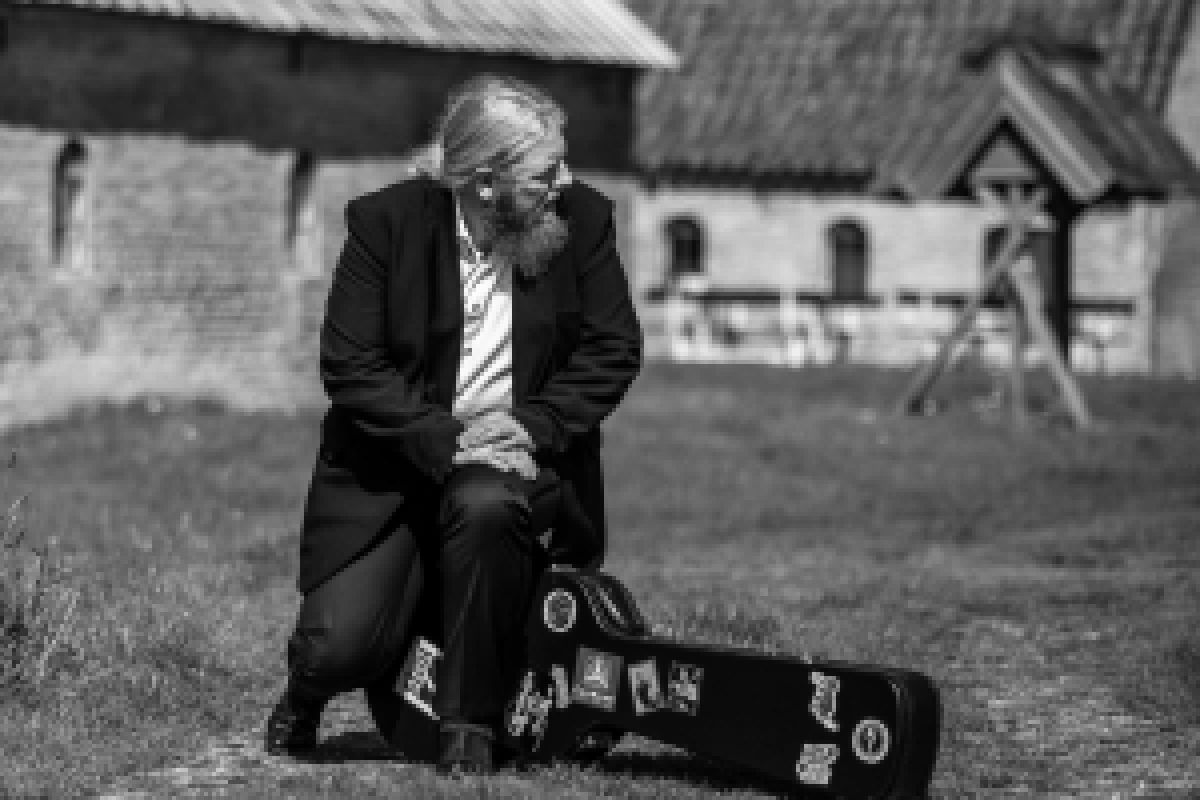 RUNE ROBERT FRIIS & BUILT FOR COMFORT