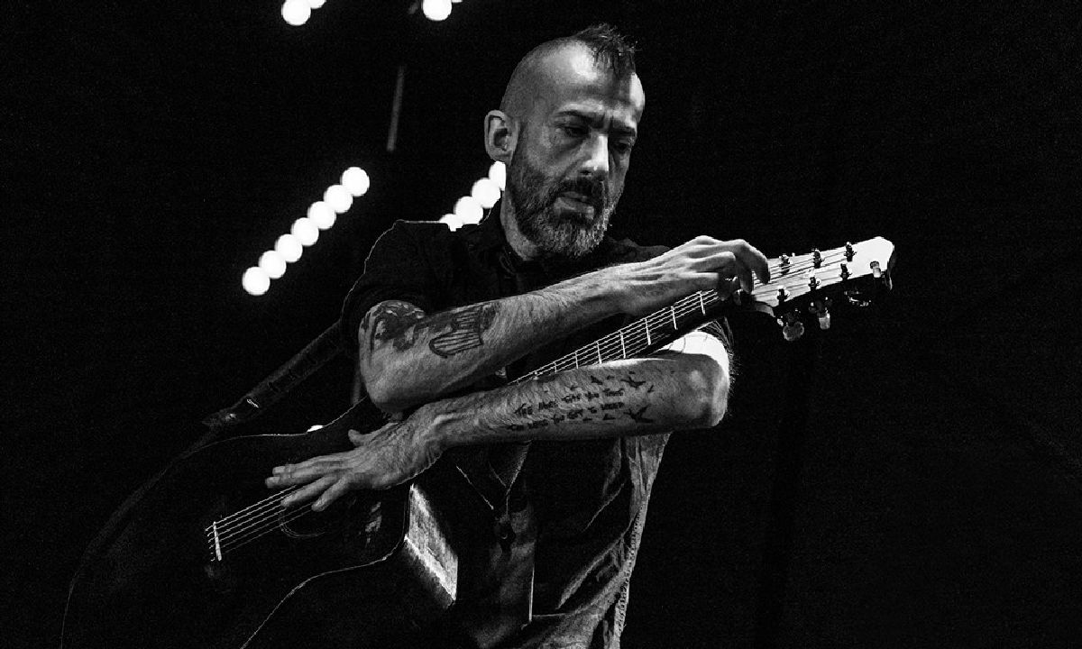 Jon Gomm (UK)