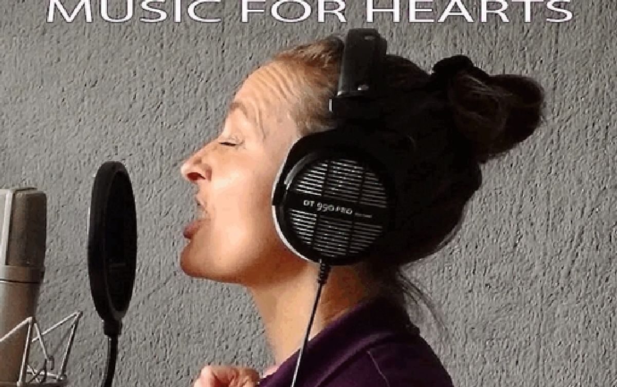 MUSIC FOR HEARTS Release Featuring RUNCH "4 akkorder" Døren åbner kl.19:00 Koncert kl. 20:00