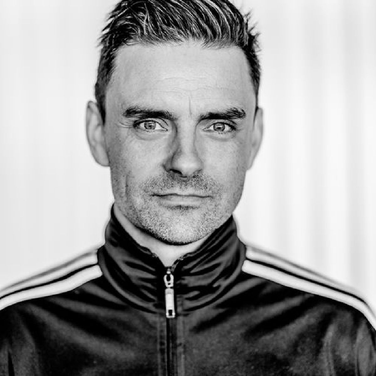Simon Kvamm – UDSOLGT