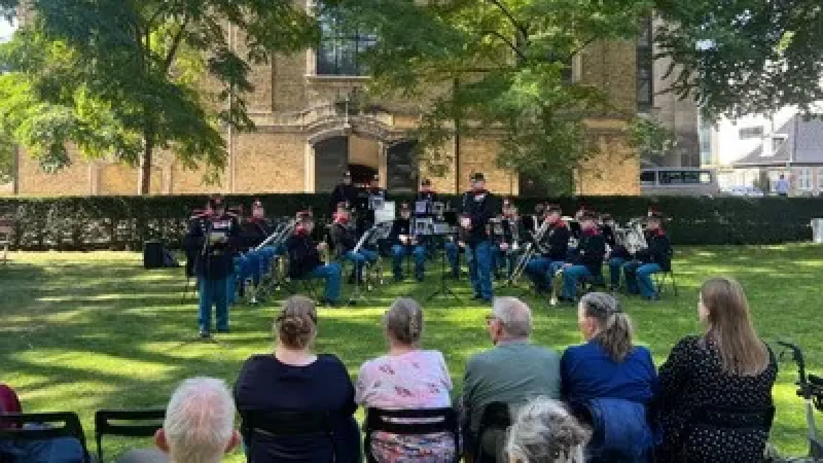 Menighedsaften: Koncert med Det 8. Regiments Musikkorps og grill i kirkehaven