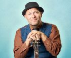 Forklædt som voksen 40 år – Musikalsk fortælling om Kim Larsen