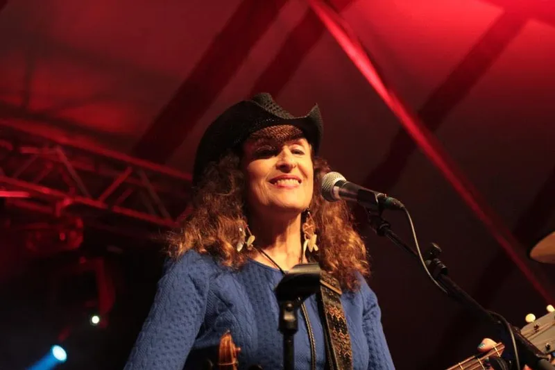 Tamra Rosanes & Band