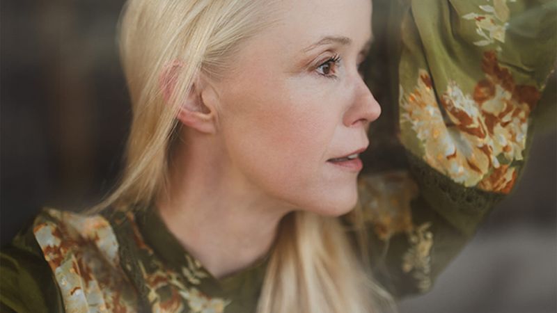 Tina Dickow (ekstra)