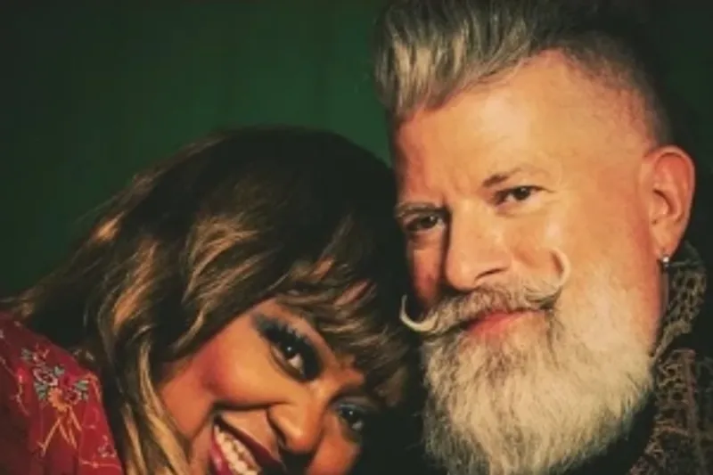 Chambers and DesLauriers (USA)