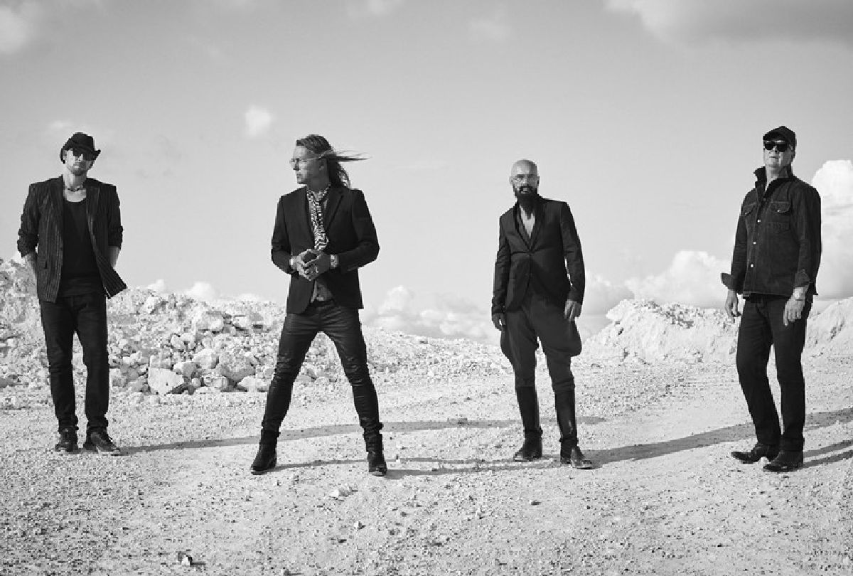 Electric Guitars – Coming Home For Christmas
