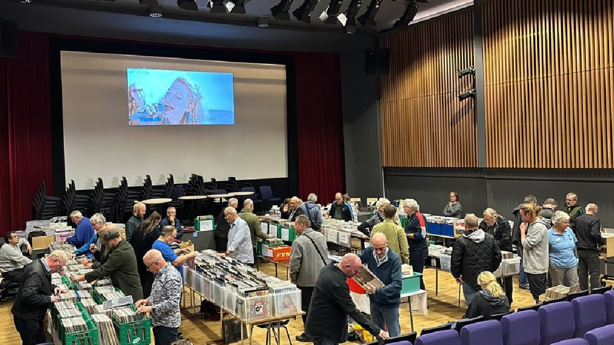 PLADEMESSE på Industrien i Aarup
